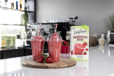 DaVinci Gourmet 64 fl. oz. Strawberry Bomb Real Fruit Smoothie Mix (6/Case)
