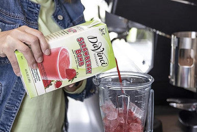 DaVinci Gourmet 64 fl. oz. Strawberry Bomb Real Fruit Smoothie Mix (6/Case)